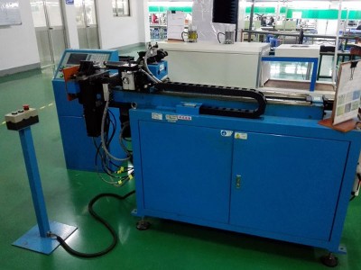 Equipment：CNC Bending Machine