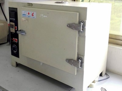 Equipment：UV Resistance Chamber